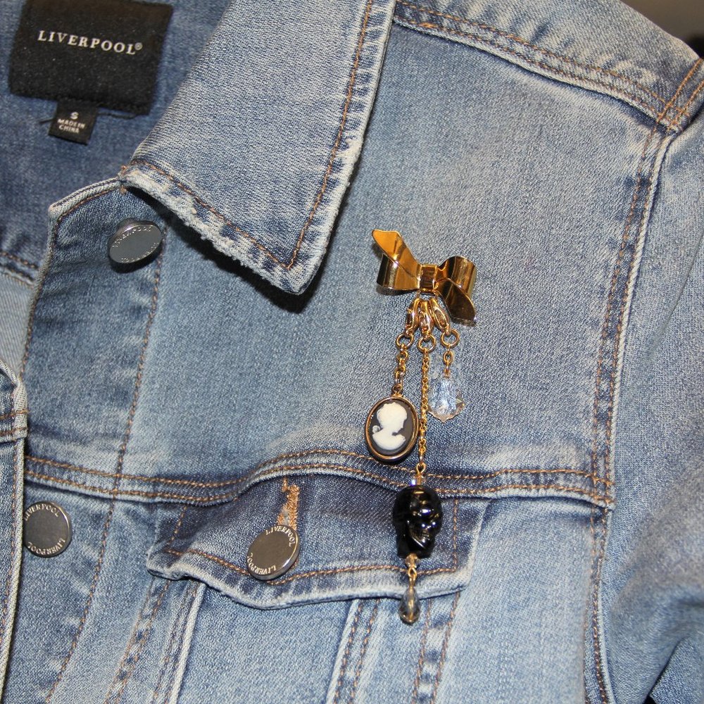 Rare Tarina Tarantino Skull, Cameo & Crystal Pin